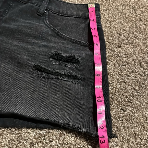Time and Tru black distressed jean shorts (16) EUC! - Picture 7 of 10